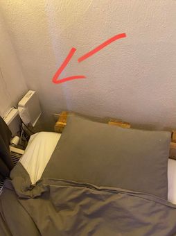 foto modem naast bed