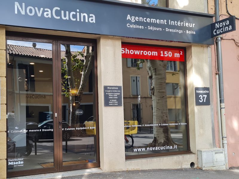 Vitrine magasinNovacucina Aix.jpg